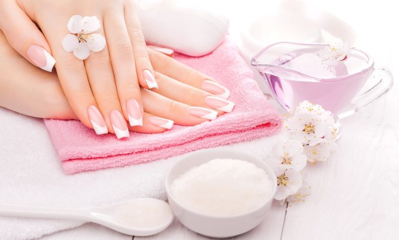 العناية باليدين والأظافر