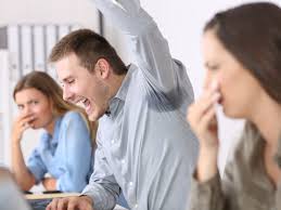 كيفية الوقاية من رائحة العرق الكريهة بعد الاستحمام