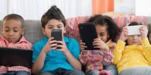 أضرار الهاتف المحمول على الأطفال