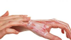 أفضل العلاجات المنزلية لحروق الزيت