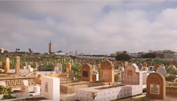 تجارب مع سحر المقابر