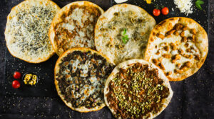 المكونات الأساسية للمناقيش بالزعتر