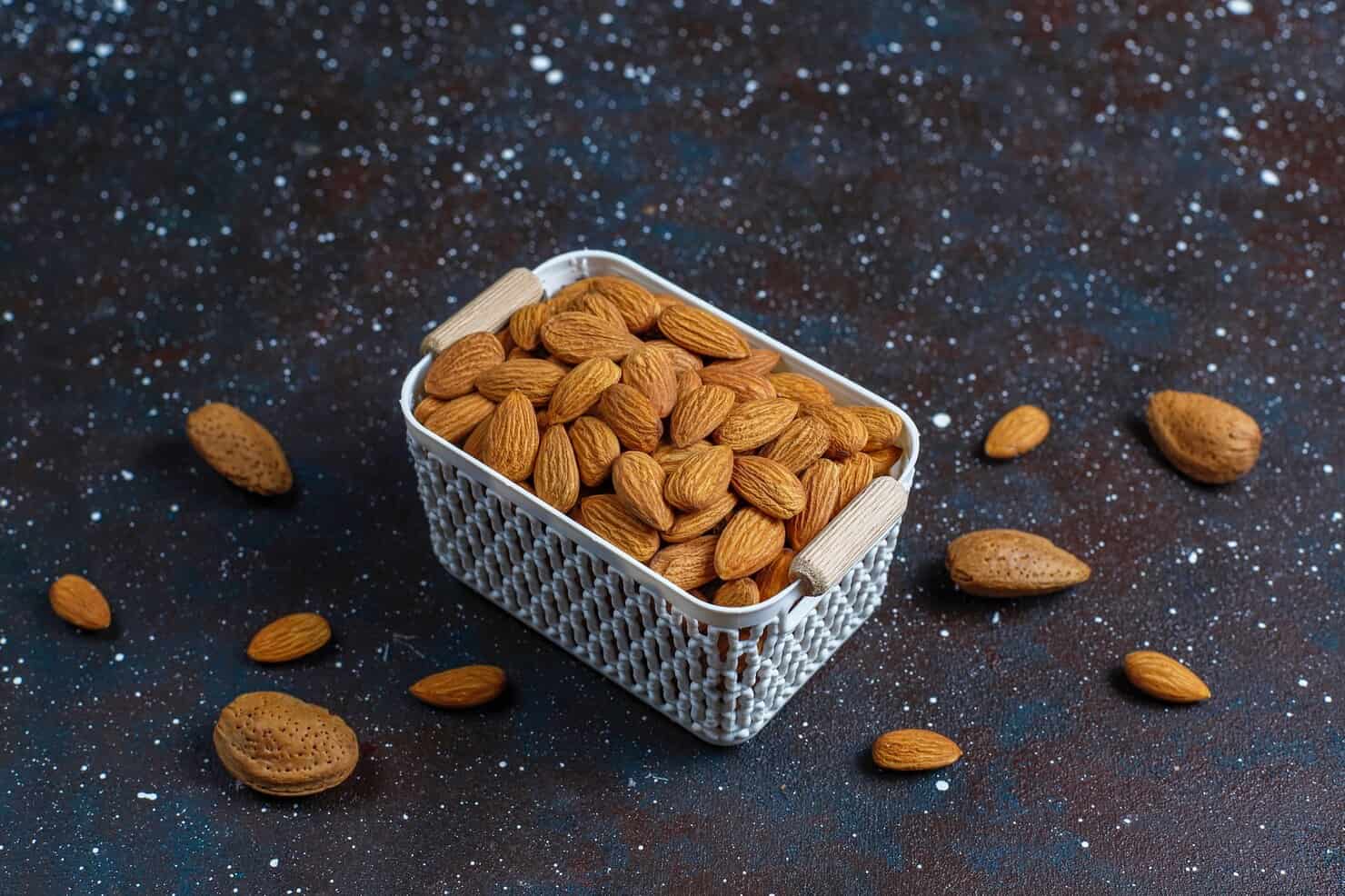 فوائد اللوز النيء للصحة العامة