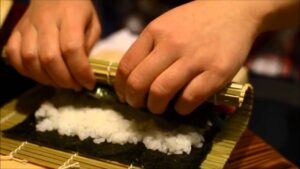 أدوات ضرورية لتحضير السوشي