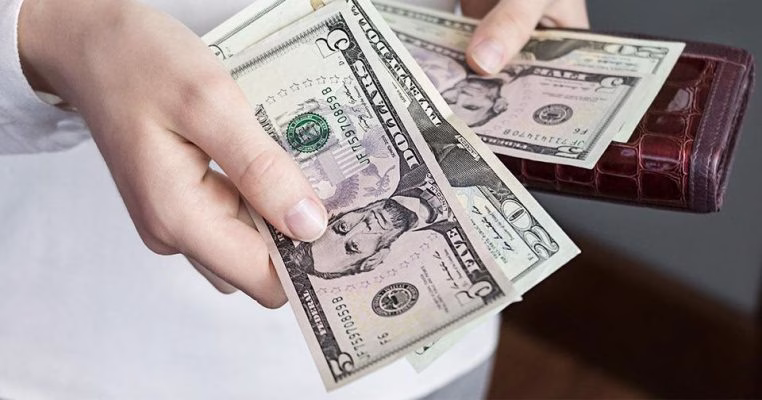 الآثار الاقتصادية لبيع العينة