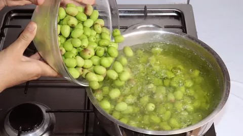 الأدوات اللازمة لتخليل الزيتون