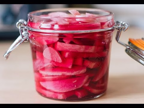 الفرق بين تخليل اللفت في المنزل والمحلات