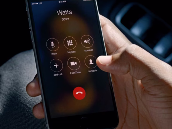 تأثير طبيعة العلاقة مع المتصل على التفسير