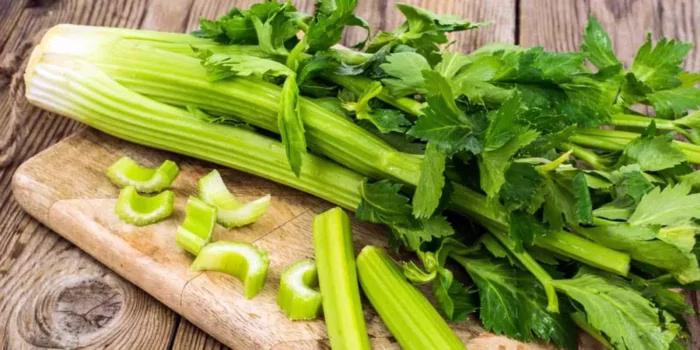 فوائد الكرفس للبشرة والشعر