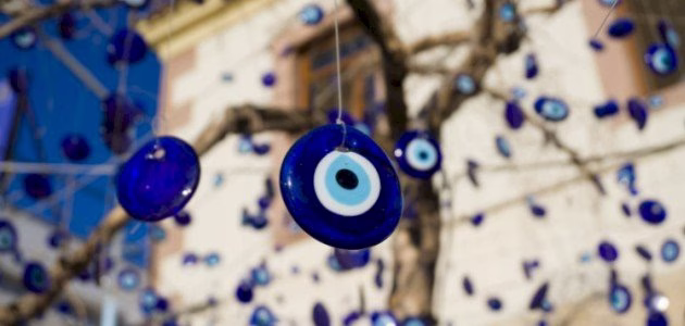 التمائم في الفن والأدب