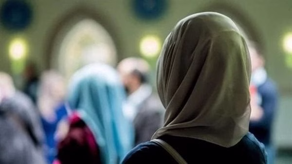 تفسيرات ابن سيرين والنابلسي للحجاب الملون